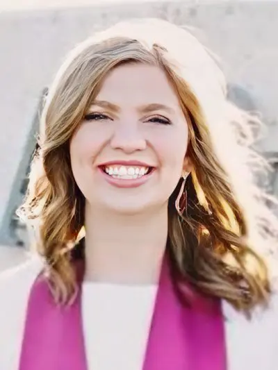 Caitlin Lakey 400x533